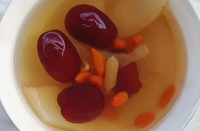 就老了建议女人：常吃三大食材好的PG麻将胡了模拟器再不补气血你(图1)