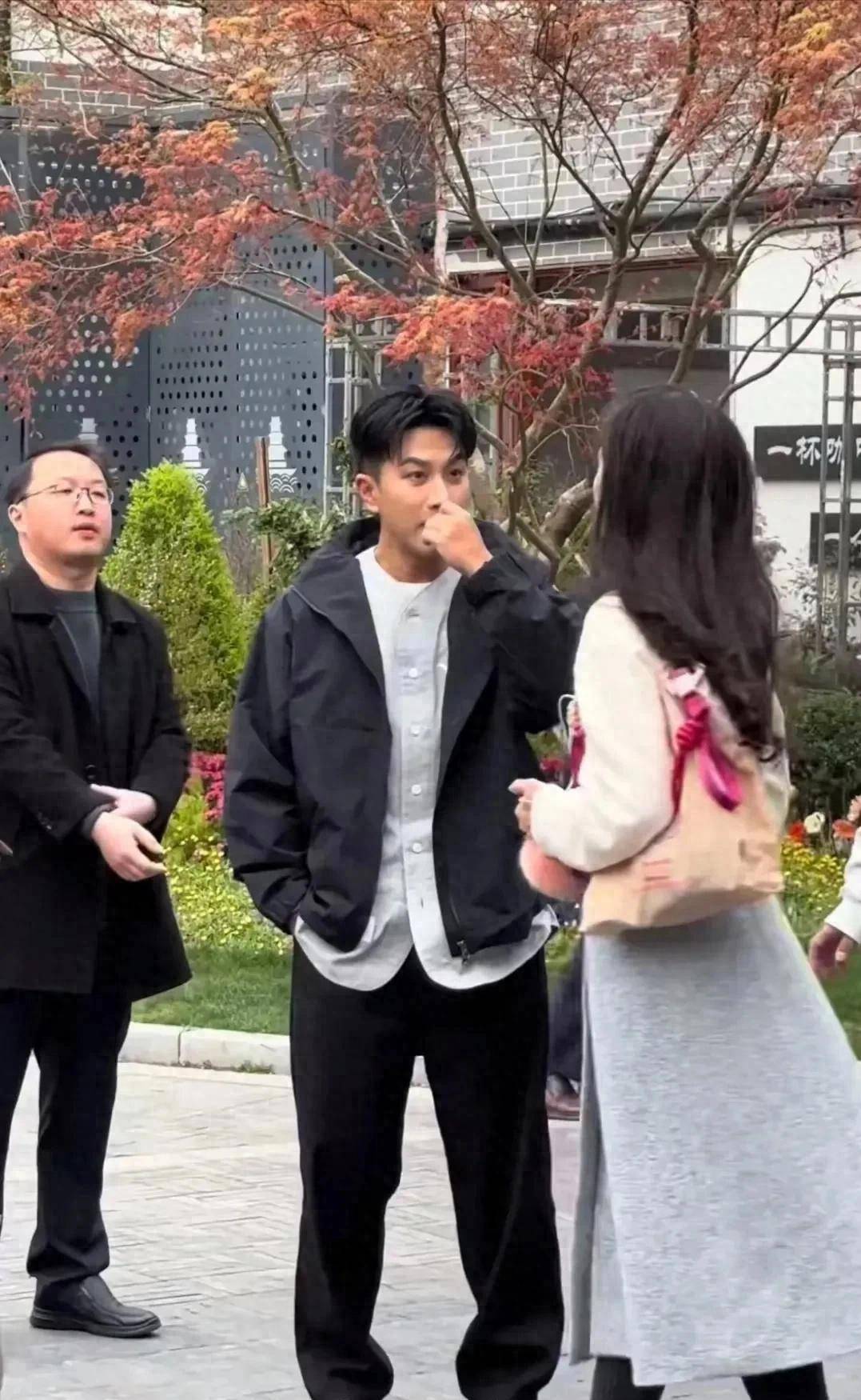 内地的抗老51岁刘恺威在网友镜头下硬帅麻将胡了免费试玩不得不佩服港台明星比(图3)