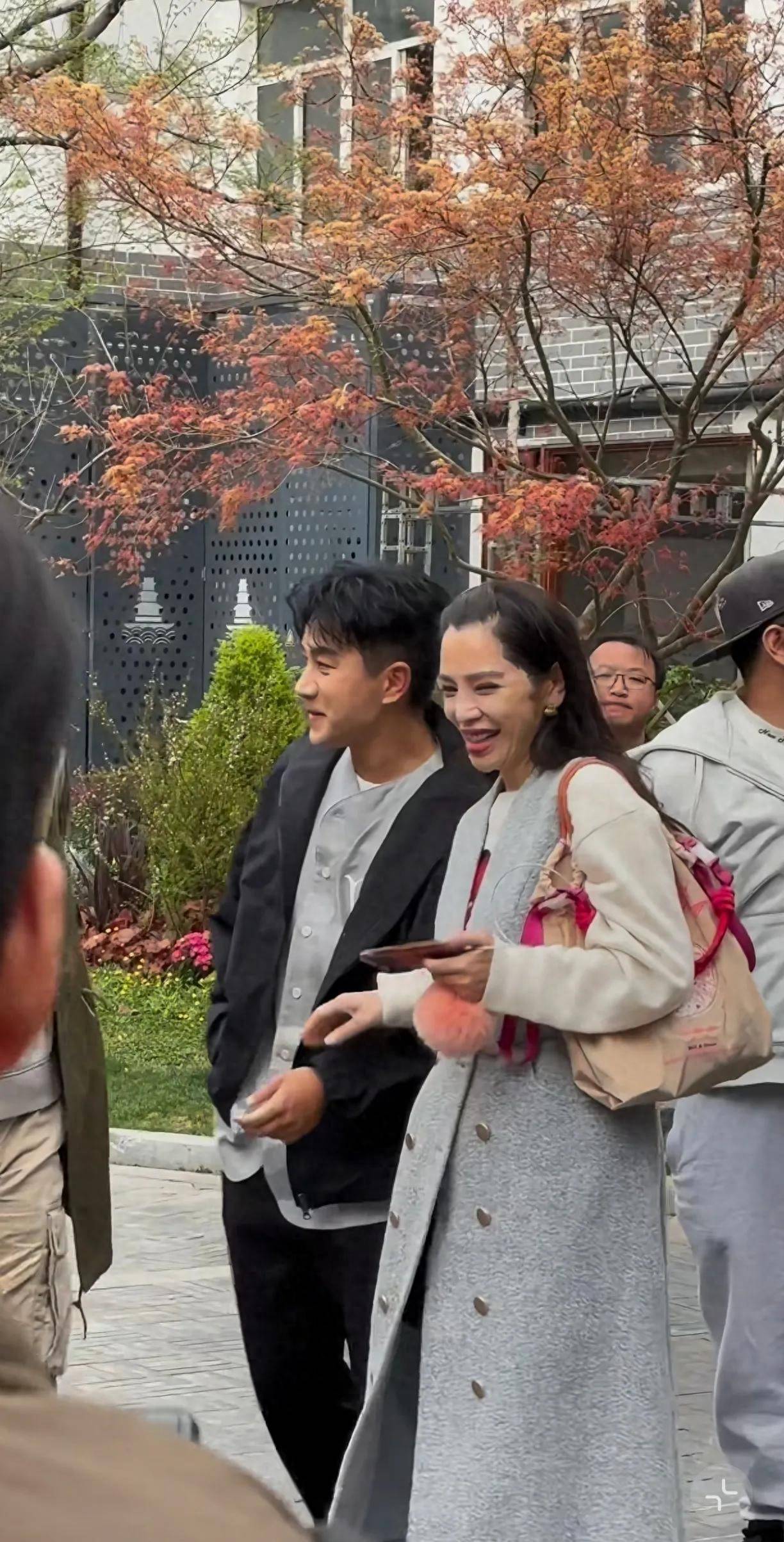 内地的抗老51岁刘恺威在网友镜头下硬帅麻将胡了免费试玩不得不佩服港台明星比(图7)